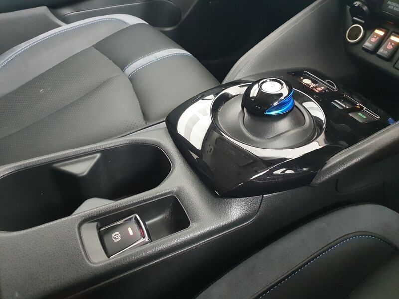 More views of Nissan Leaf