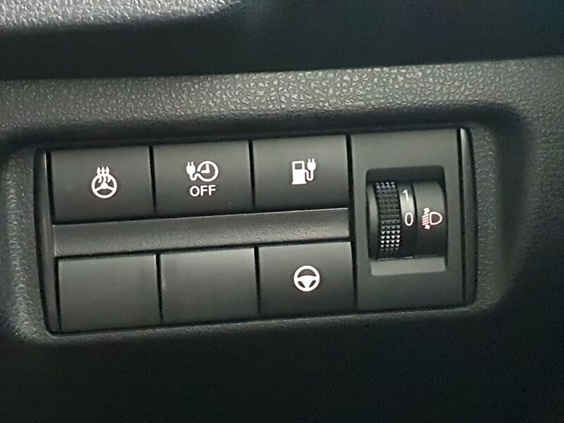 More views of Nissan Leaf