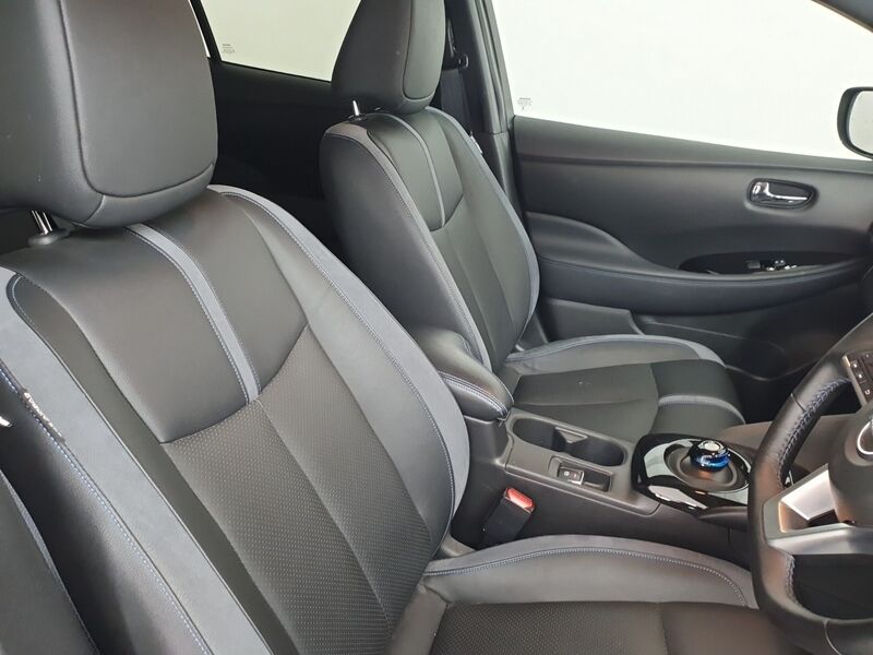More views of Nissan Leaf