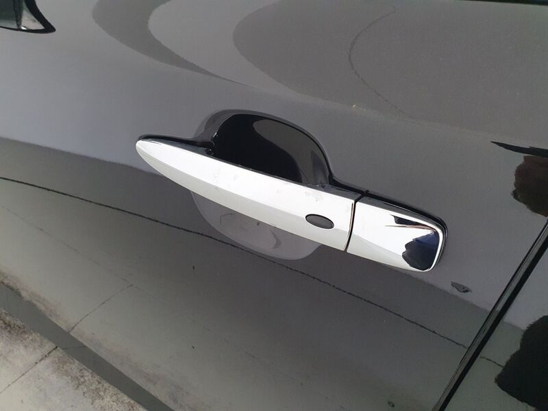 More views of Nissan Leaf