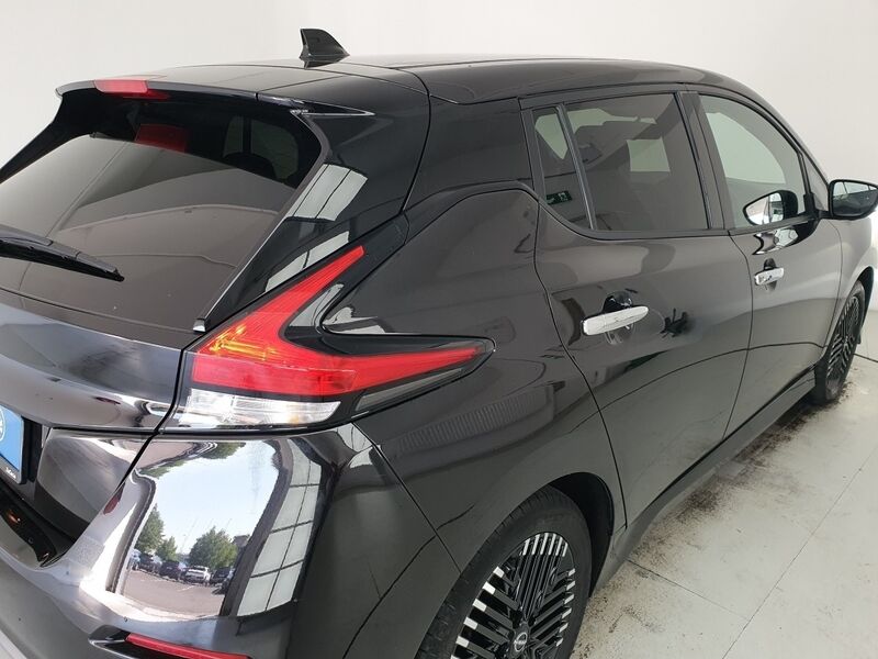 More views of Nissan Leaf