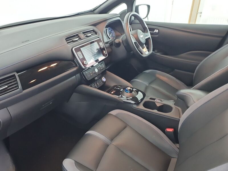 More views of Nissan Leaf