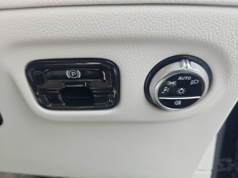 More views of Mercedes-Benz EQE