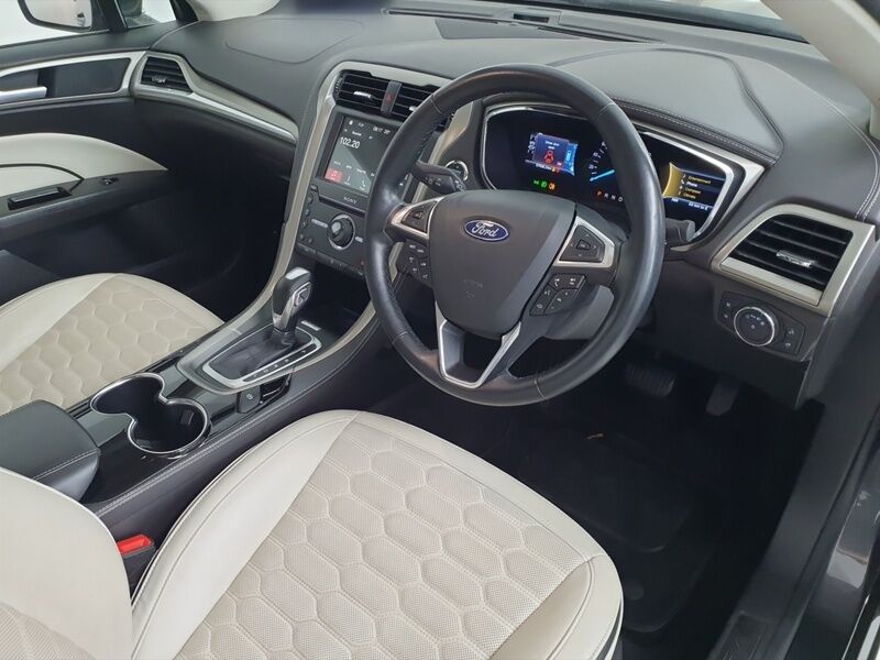More views of Ford Mondeo