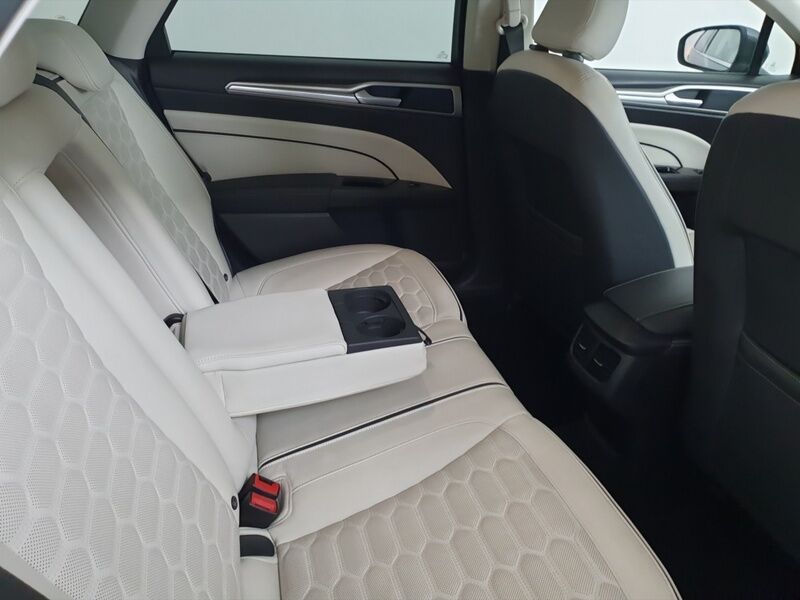 More views of Ford Mondeo