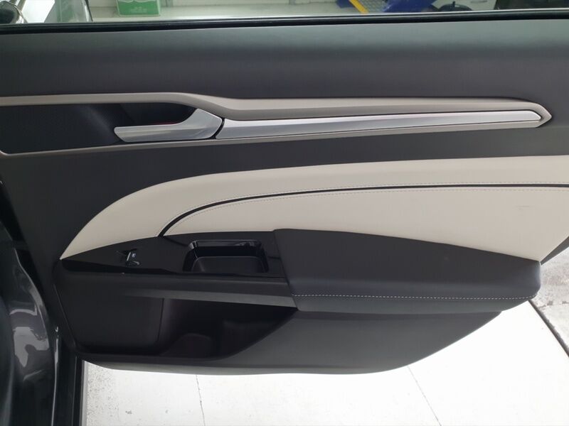 More views of Ford Mondeo