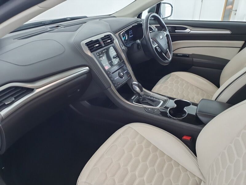 More views of Ford Mondeo