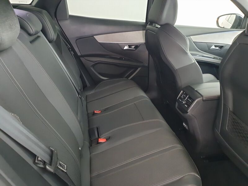 More views of Peugeot 3008