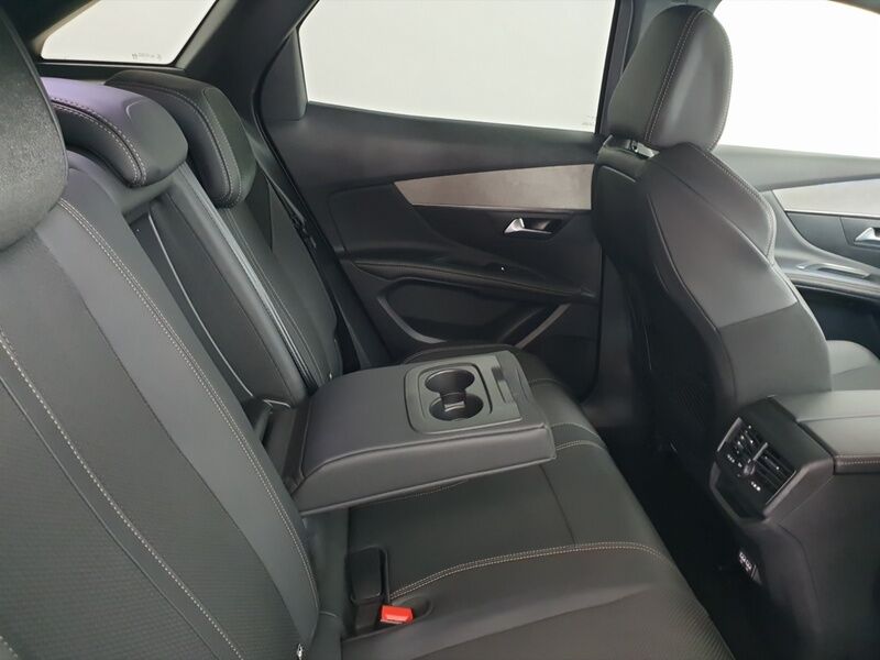 More views of Peugeot 3008