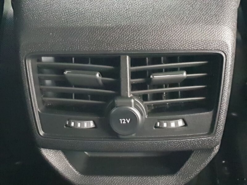 More views of Peugeot 3008