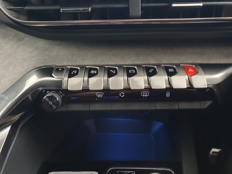 More views of Peugeot 3008