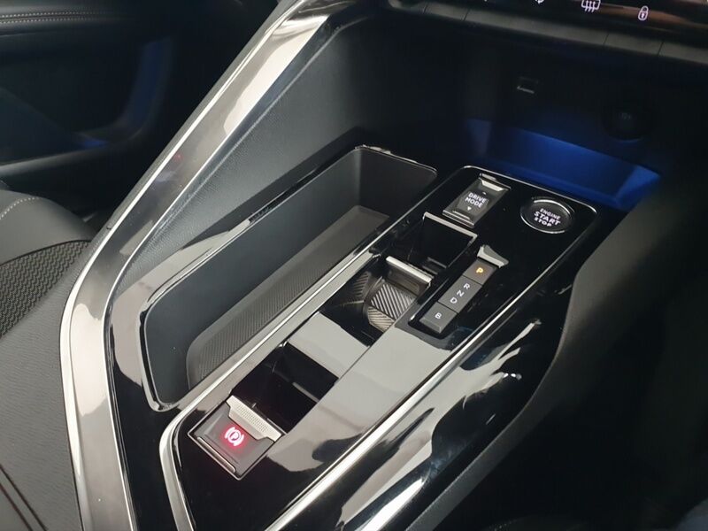 More views of Peugeot 3008