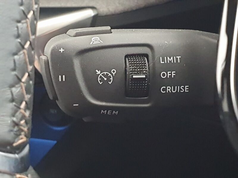 More views of Peugeot 3008