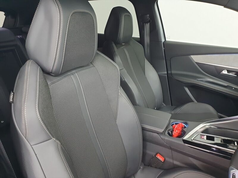 More views of Peugeot 3008