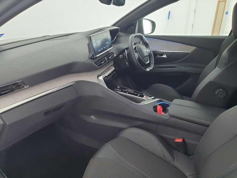 More views of Peugeot 3008
