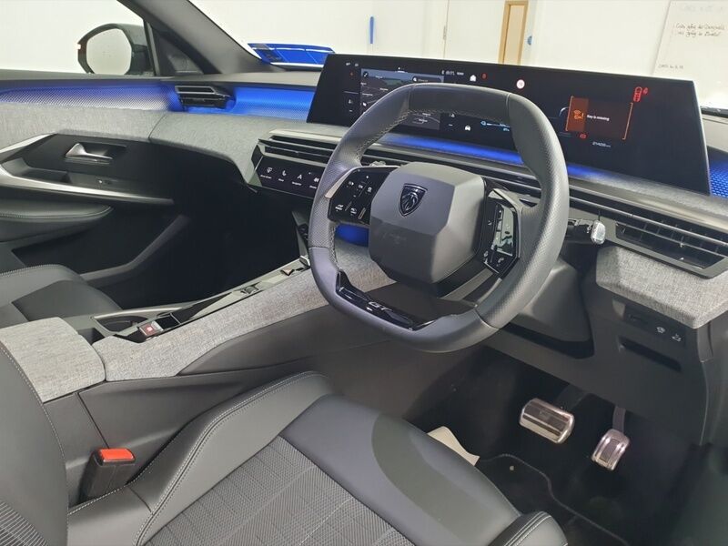 More views of Peugeot 3008