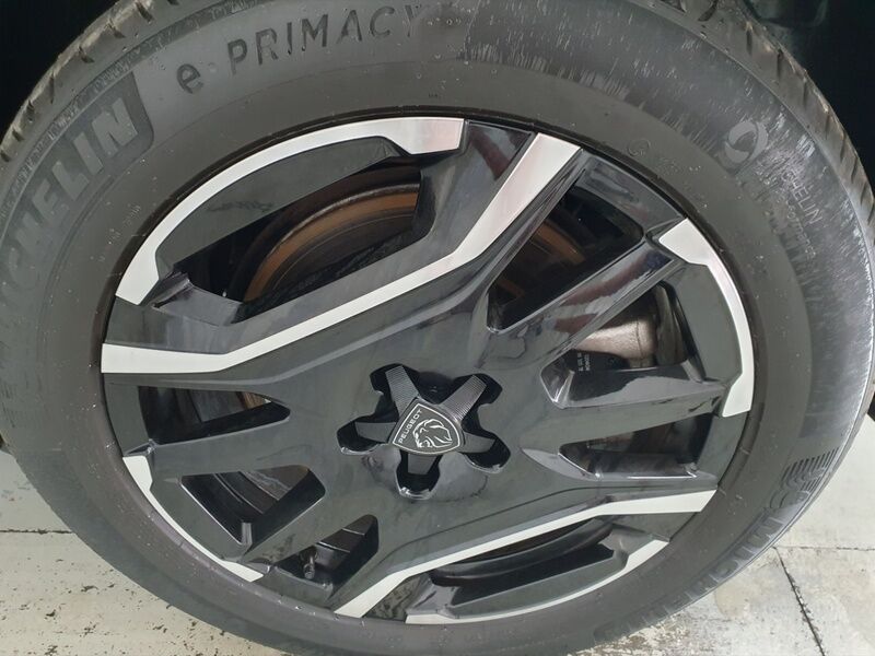 More views of Peugeot 3008