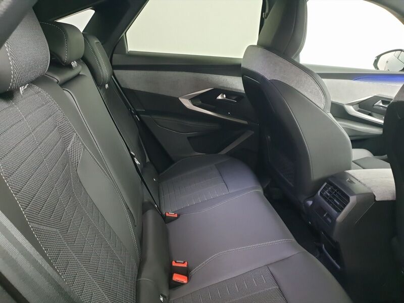 More views of Peugeot 3008