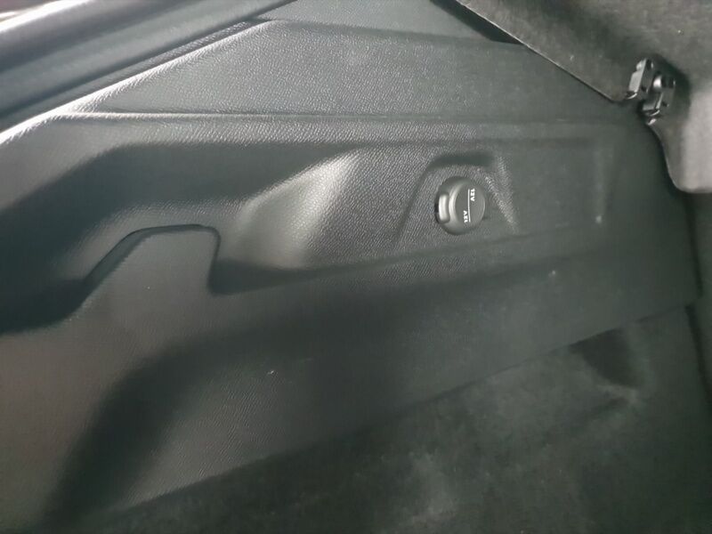 More views of Peugeot 3008
