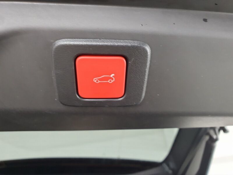 More views of Peugeot 3008