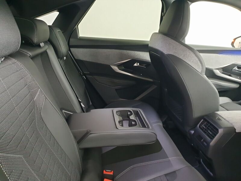 More views of Peugeot 3008