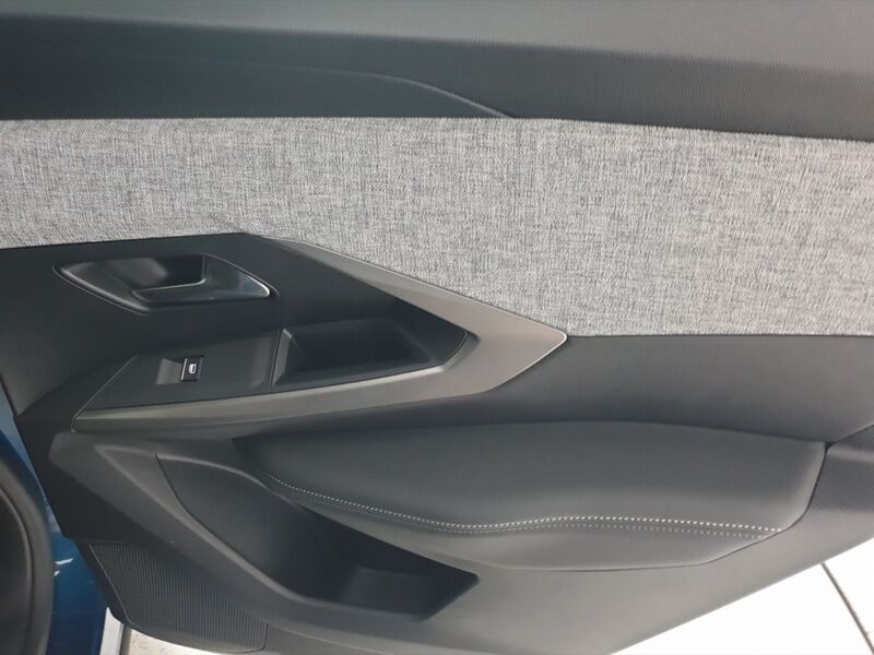 More views of Peugeot 3008
