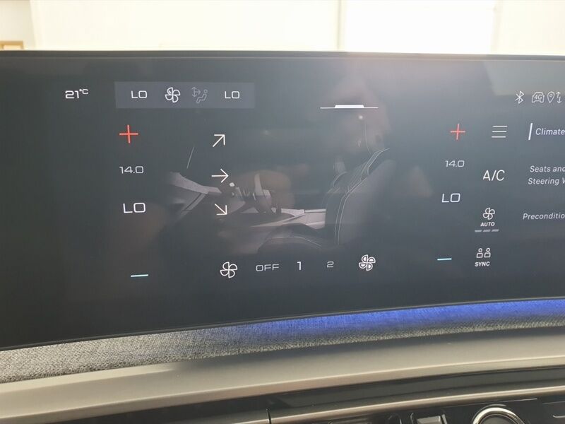 More views of Peugeot 3008