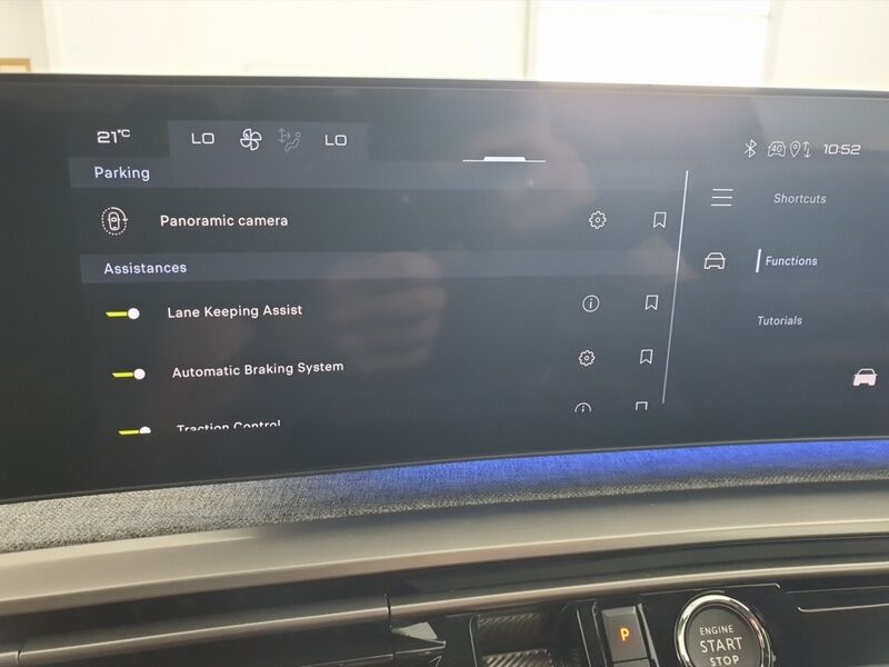 More views of Peugeot 3008
