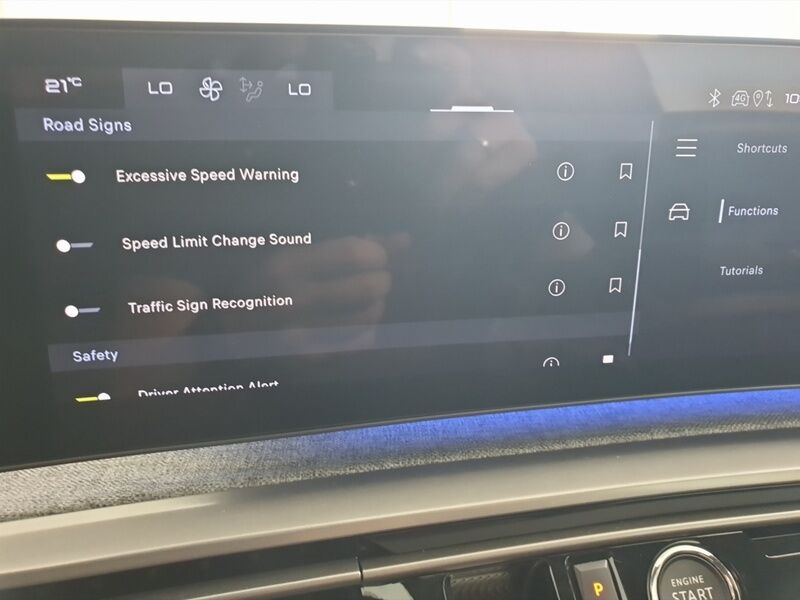 More views of Peugeot 3008