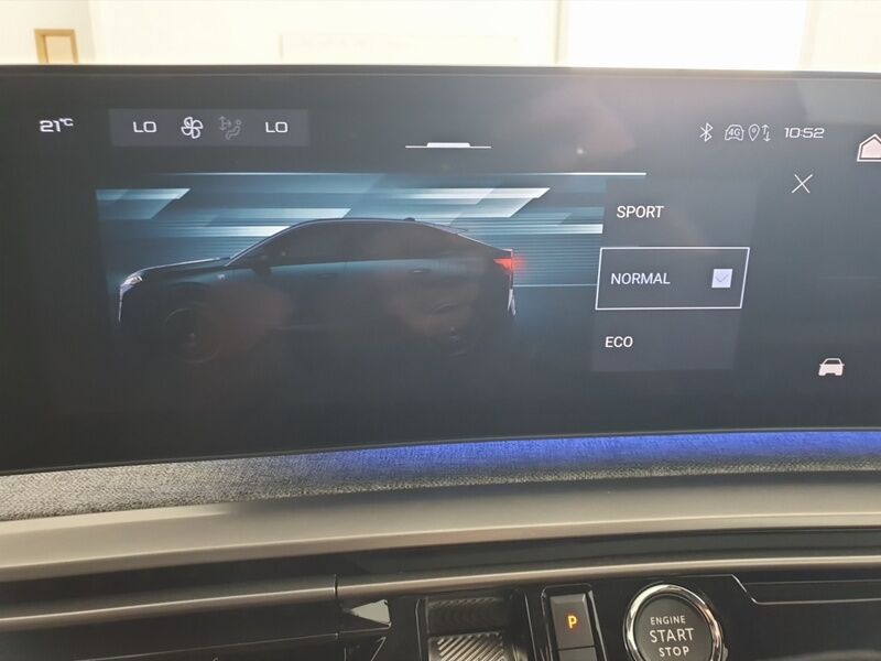 More views of Peugeot 3008