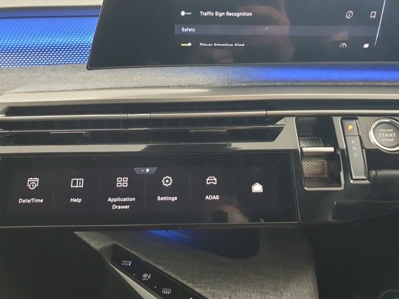 More views of Peugeot 3008