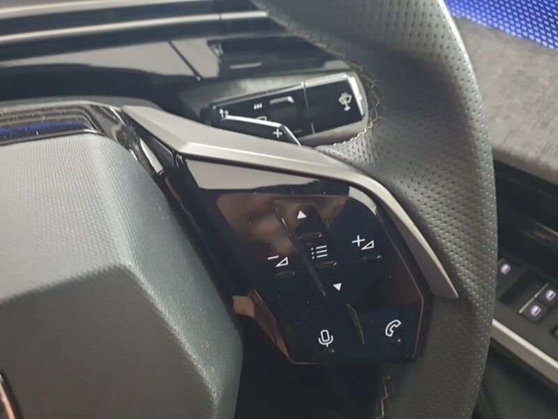 More views of Peugeot 3008