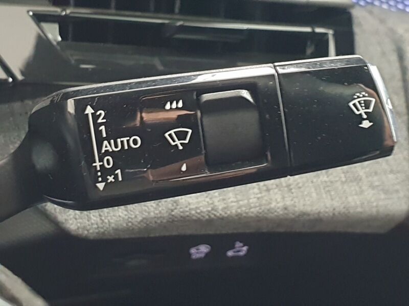More views of Peugeot 3008