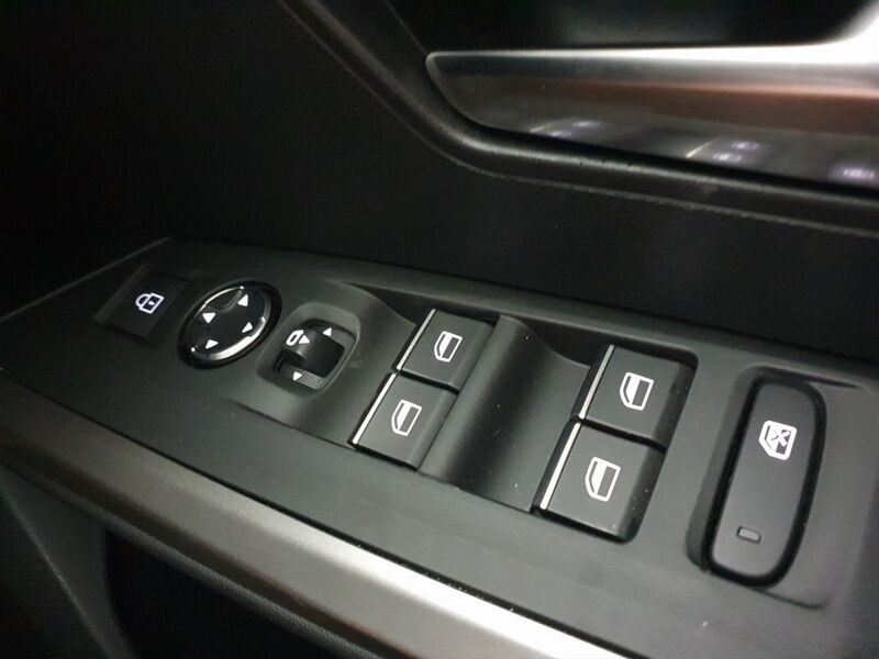 More views of Peugeot 3008