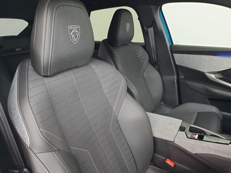 More views of Peugeot 3008