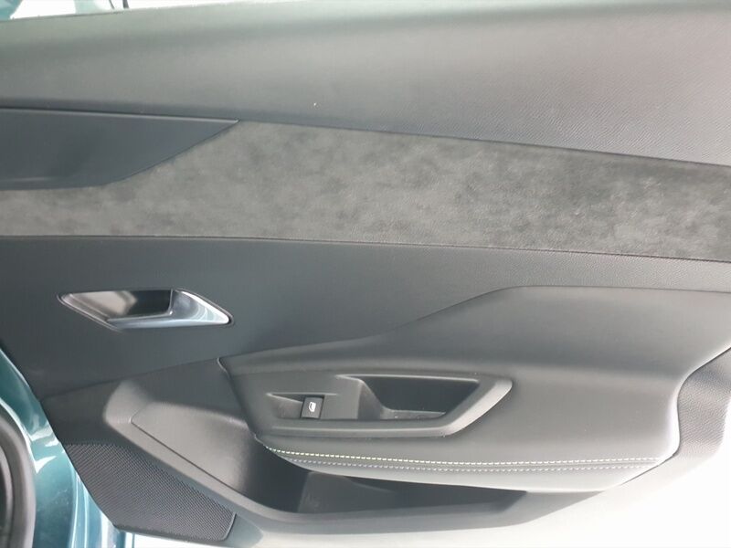 More views of Peugeot 308
