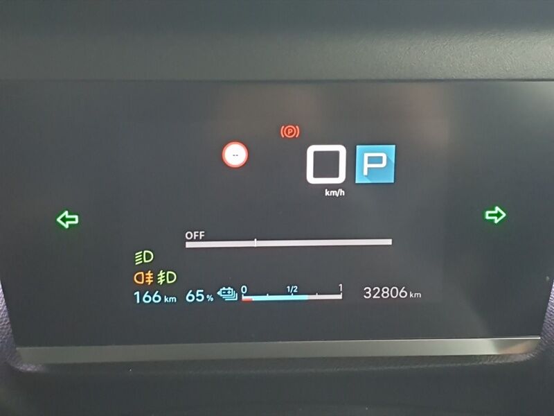 More views of Citroen e-C4 X