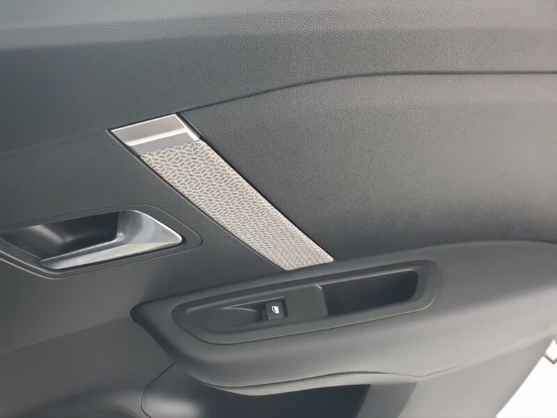 More views of Citroen e-C4 X