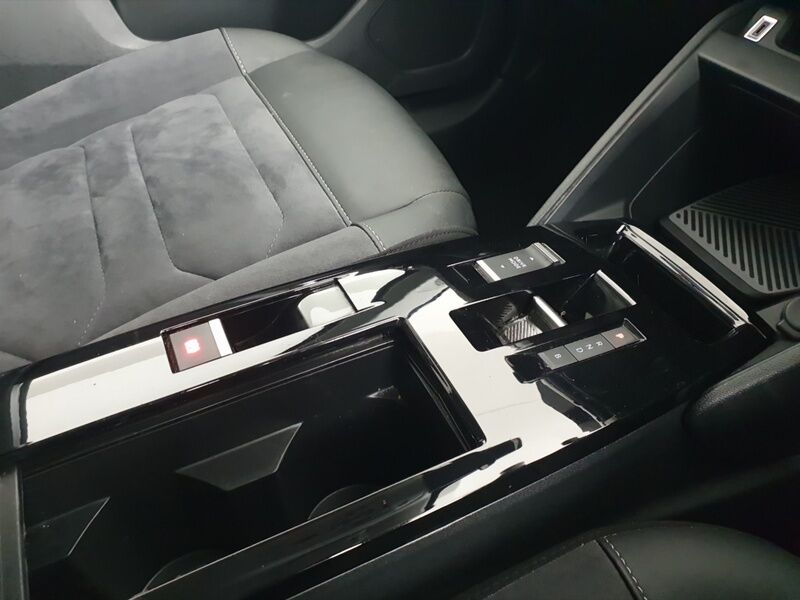 More views of Citroen e-C4 X