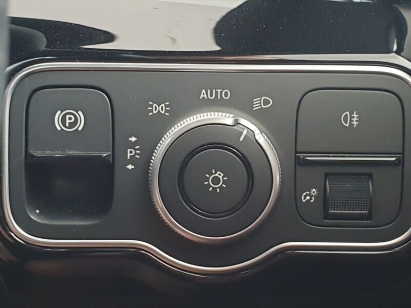 More views of Mercedes-Benz CLA