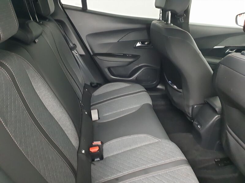 More views of Peugeot 2008