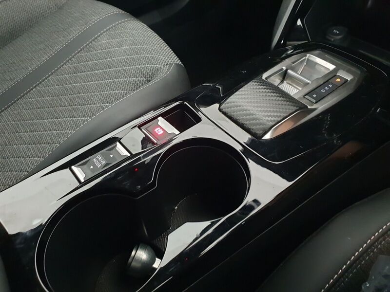 More views of Peugeot 2008