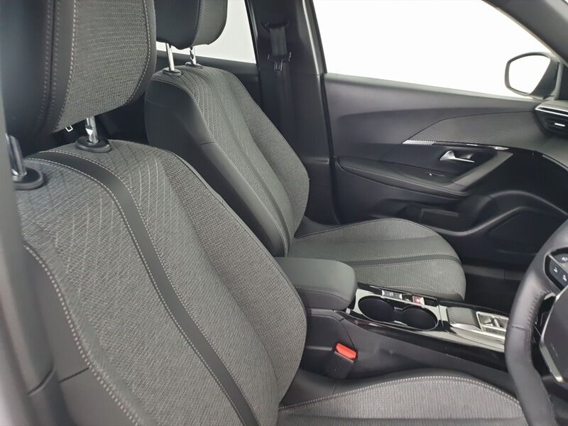 More views of Peugeot 2008