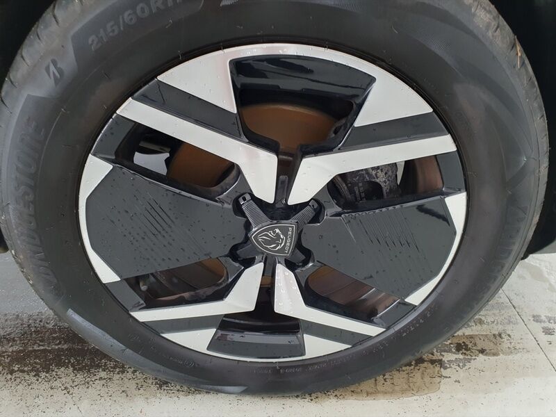 More views of Peugeot 2008