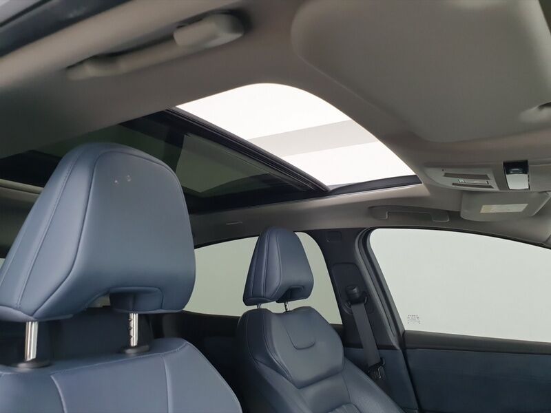 More views of Nissan Ariya