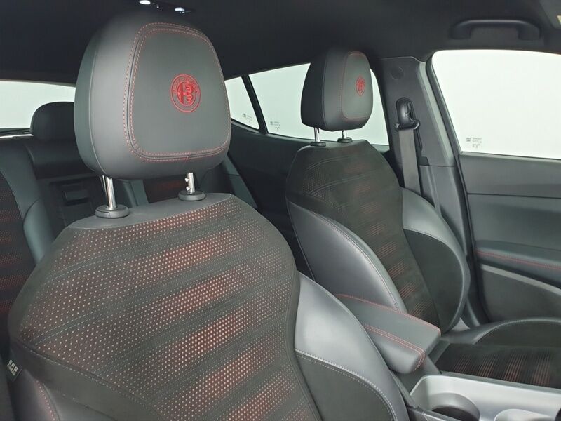 More views of Alfa Romeo Tonale