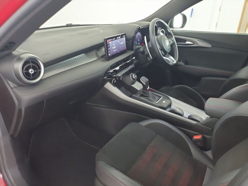 More views of Alfa Romeo Tonale