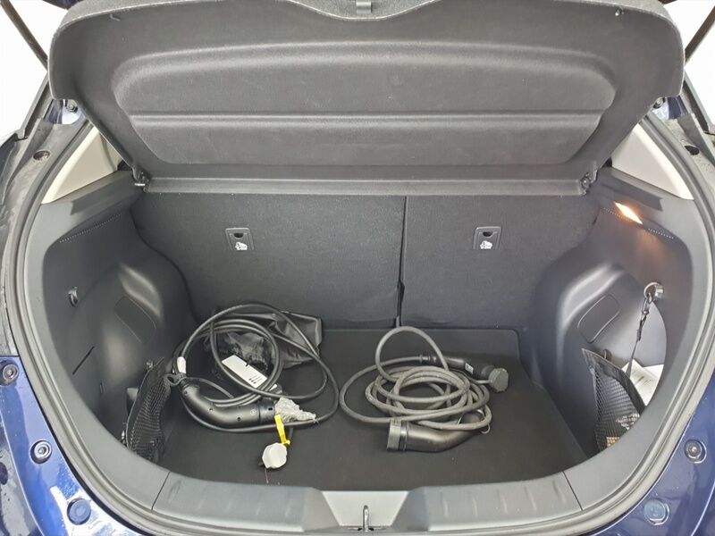 More views of Nissan Leaf