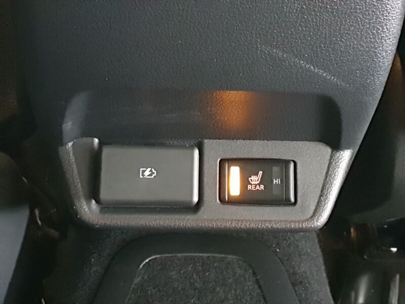 More views of Nissan Leaf