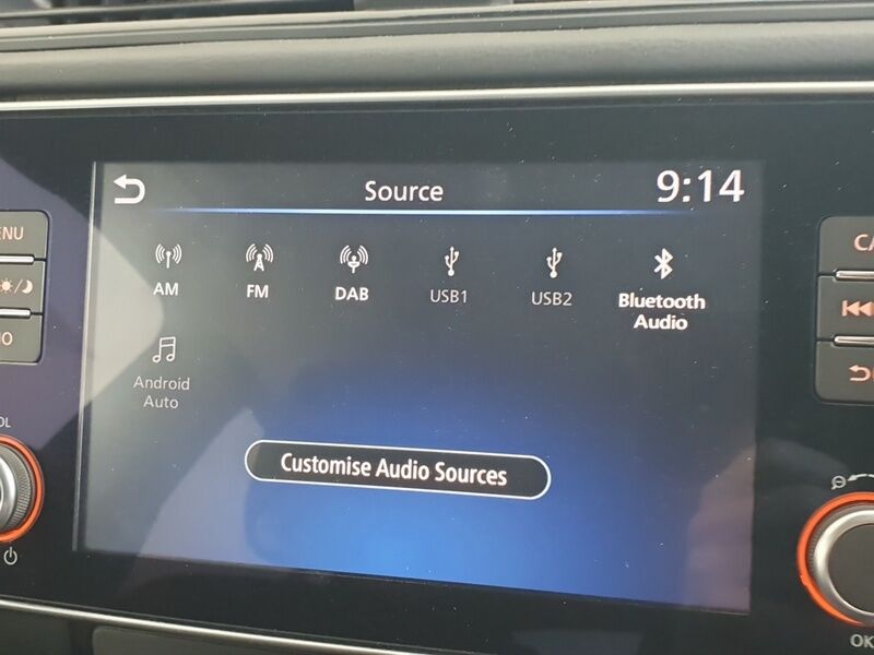More views of Nissan Leaf